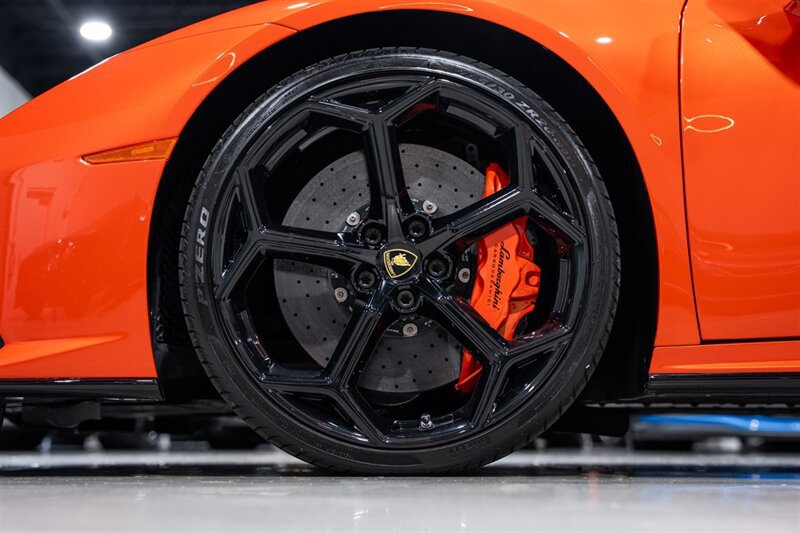 Used 2020 Lamborghini Huracan EVO AWD/4WD image 12