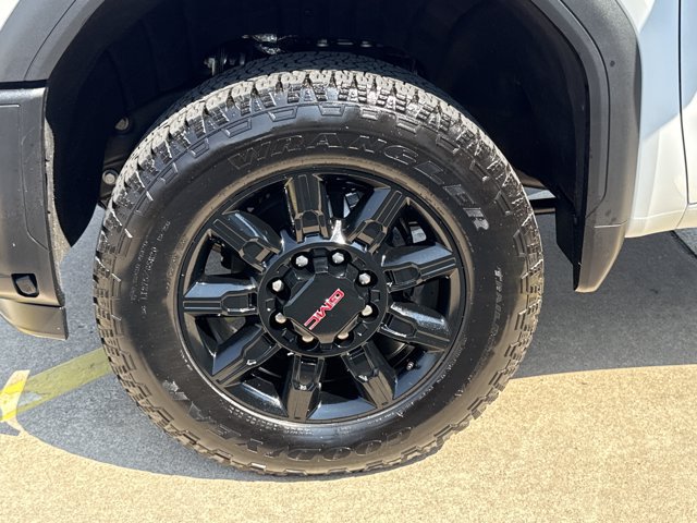 Used 2025 GMC Sierra 2500 AT4 AWD/4WD image 17