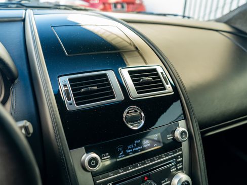 Used 2009 Aston Martin DB9 Volante image 16