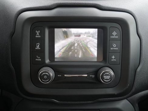 Used 2019 Jeep Renegade Sport image 4