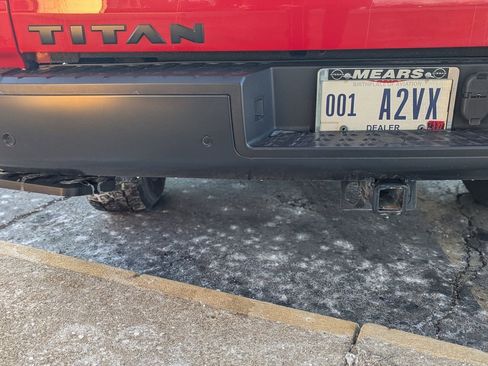 Used 2021 Nissan Titan PRO-4X w/ Pro-4x Convenience Package image 6