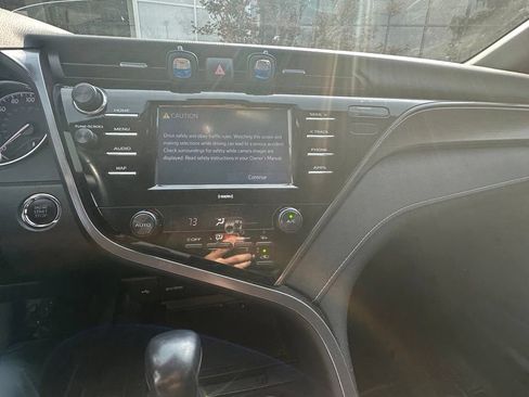 Used 2020 Toyota Camry SE w/ Convenience Package FWD image 14