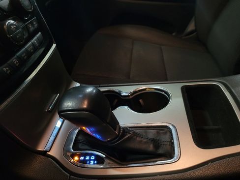 Used 2020 Jeep Grand Cherokee Laredo w/ 18" Wheel & 8.4" Radio Group image 26