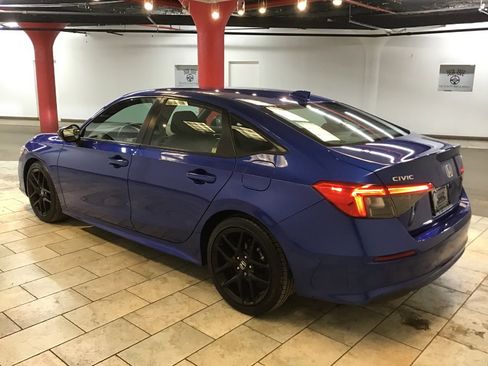 Used 2023 Honda Civic Sport image 4