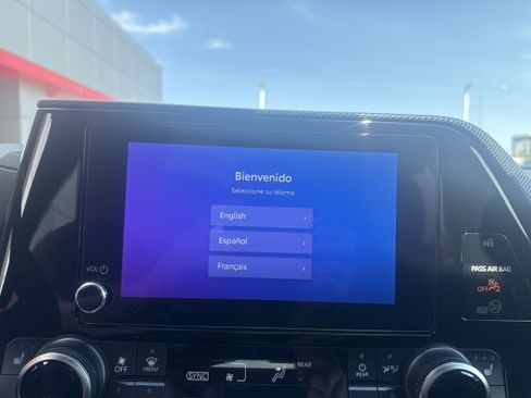 Used 2026 Toyota Highlander XSE AWD/4WD image 9