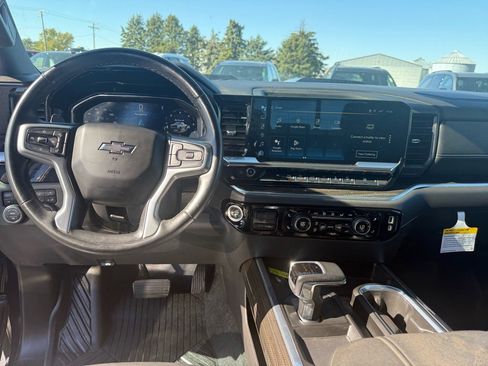 Used 2024 Chevrolet Silverado 1500 LT Trail Boss w/ LT Trail Boss Premium Package image 16