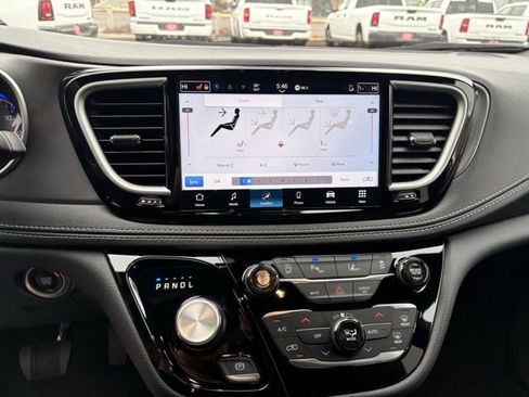 New 2026 Chrysler Pacifica Select image 18