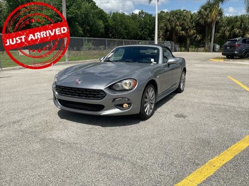 Used 2017 FIAT 124 Spider Lusso image 1