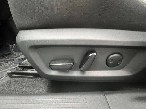 Used 2025 Nissan Rogue SV image 22