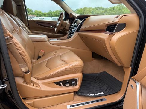 Used 2016 Cadillac Escalade Platinum AWD/4WD image 17