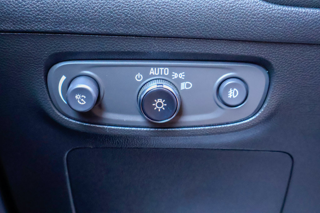 Used 2023 Buick Encore GX Essence w/ Experience Buick Package FWD image 18