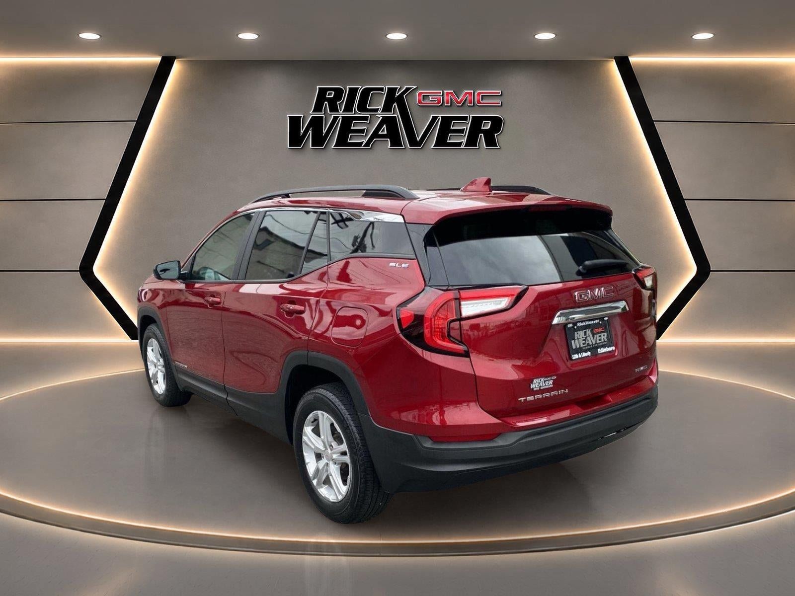 Used 2024 GMC Terrain SLE w/ Driver Convenience Package AWD/4WD image 4