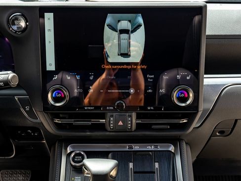 Used 2026 Lexus GX 550 w/ Accessory Package (2T) AWD/4WD image 25