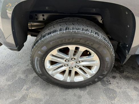 Used 2016 GMC Canyon SLT image 9