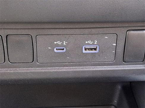 Used 2024 Nissan Frontier SV image 27