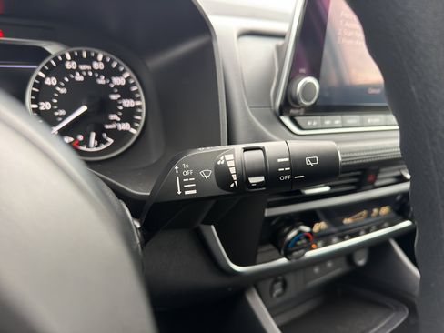 Used 2024 Nissan Rogue SV image 20