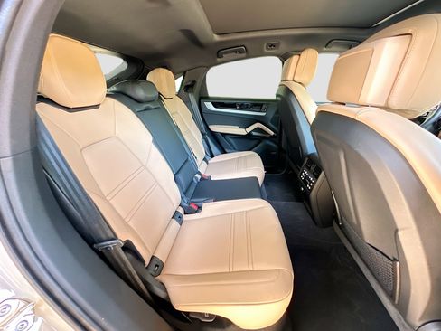 Used 2025 Porsche Cayenne Coupe image 29