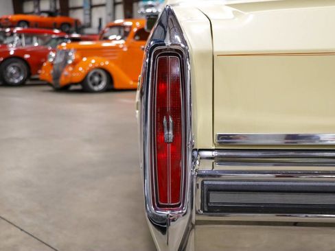 Used 1986 Cadillac Brougham Brougham image 34