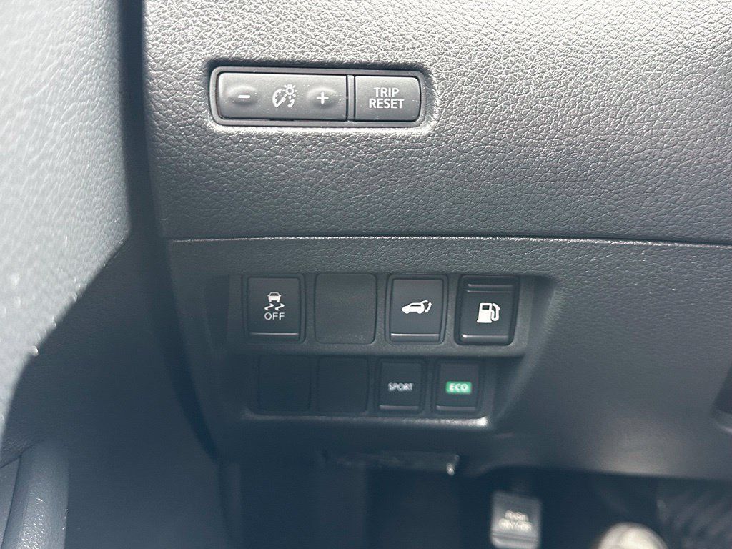 Used 2018 Nissan Rogue SV FWD image 34