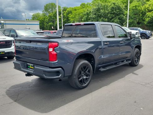 Used 2022 Chevrolet Silverado 1500 Custom w/ LPO, Blackout Package AWD/4WD image 4