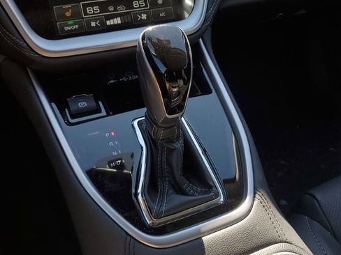 Certified 2025 Subaru Outback Limited image 33