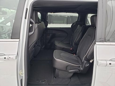 New 2026 Chrysler Pacifica Limited w/ Trailer Tow Group image 9