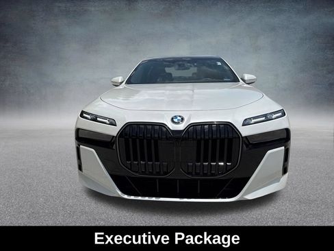 Used 2026 BMW 760i xDrive w/ Executive Package AWD/4WD image 10