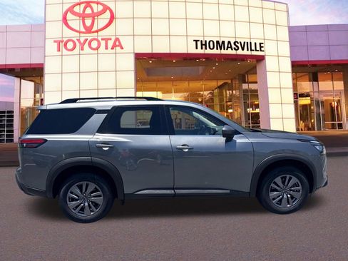 Used 2025 Nissan Pathfinder SV FWD image 4