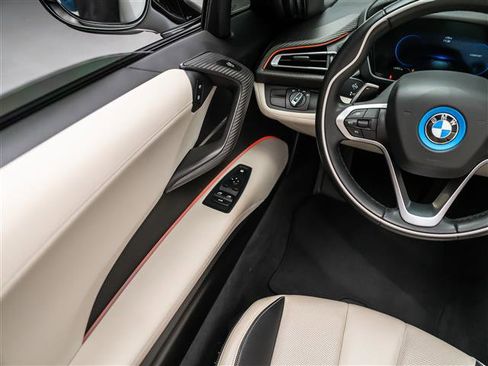 Used 2019 BMW i8 image 33