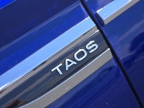 Used 2024 Volkswagen Taos SE FWD image 11