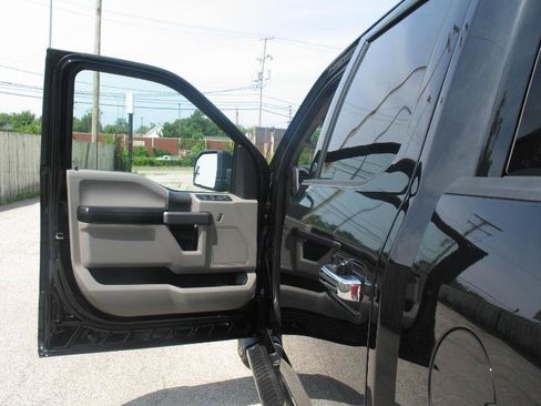 Used 2019 Ford F150 XLT w/ Equipment Group 302A Luxury AWD/4WD image 14
