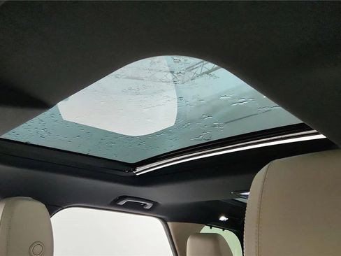 Used 2020 Land Rover Discovery HSE image 28