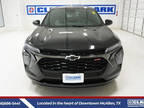 Used 2024 Chevrolet Trax RS w/ Driver Confidence Package image 2