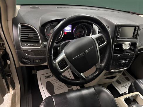 Used 2012 Chrysler Town & Country Touring-L w/ Entertainment Group #2 image 17