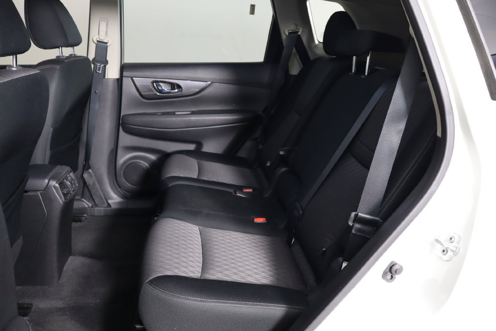 Used 2020 Nissan Rogue SV w/ Premium Package FWD image 16