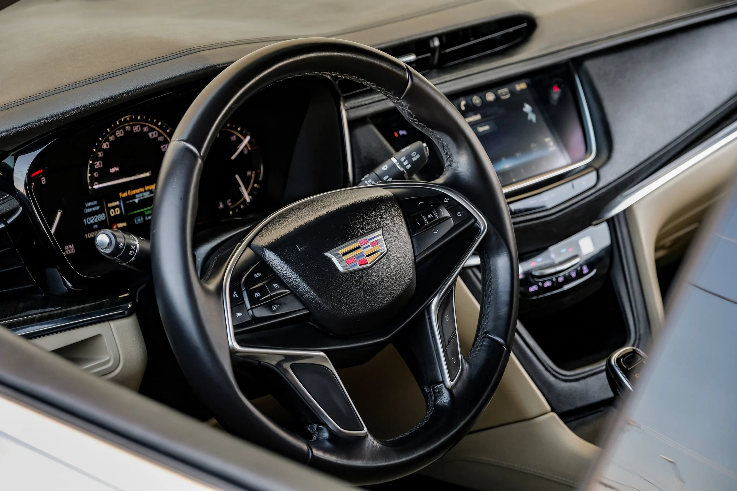 Used 2018 Cadillac XT5 FWD image 16