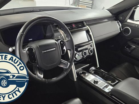 Used 2019 Land Rover Discovery HSE image 10