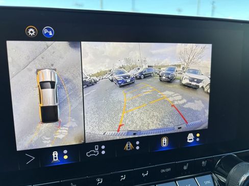 Used 2023 Nissan Rogue SL w/ SL Premium Package image 14