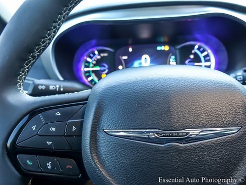 Used 2022 Chrysler Pacifica Limited w/ Uconnect Theater Family Group image 20