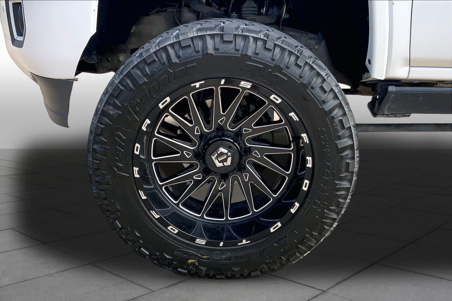 Used 2016 GMC Sierra 2500 Denali w/ Duramax Plus Package AWD/4WD image 10