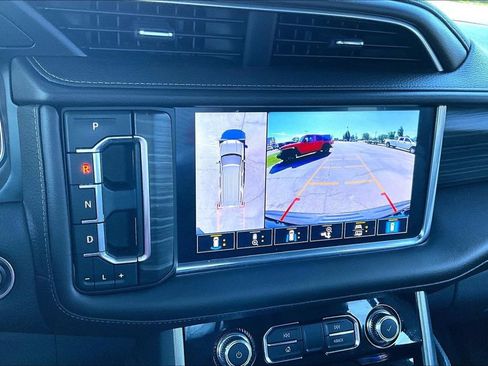 Used 2021 GMC Yukon Denali w/ Denali Premium Package AWD/4WD image 21
