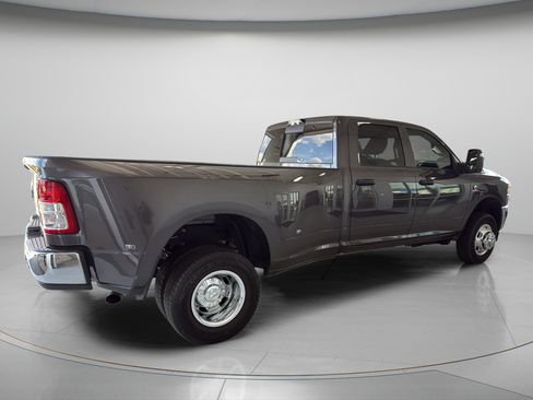 Used 2024 RAM 3500 Tradesman w/ Chrome Appearance Group AWD/4WD image 8