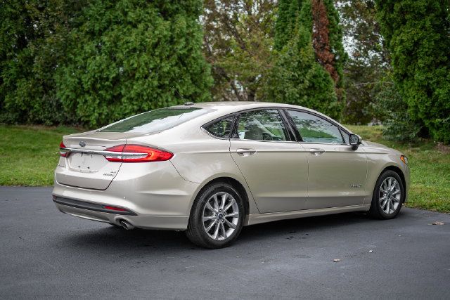 Used 2017 Ford Fusion SE FWD image 5