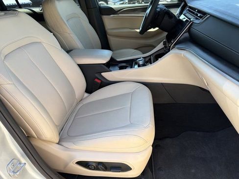 Certified 2025 Jeep Grand Cherokee L Limited w/ Luxury Tech Group II AWD/4WD image 14