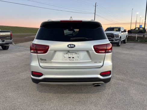Used 2019 Kia Sorento EX image 4