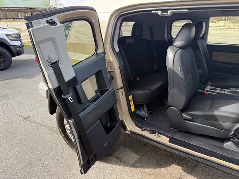 Used 2014 Toyota FJ Cruiser 4WD w/ Upgrade Package image 62