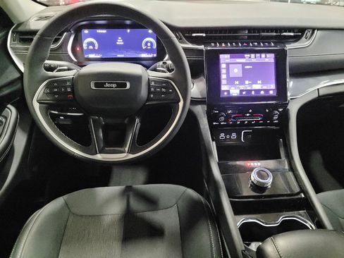 Used 2023 Jeep Grand Cherokee Laredo w/ Luxury Tech Group I AWD/4WD image 22