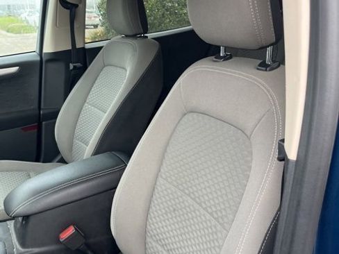 Used 2020 Ford Escape SE image 11