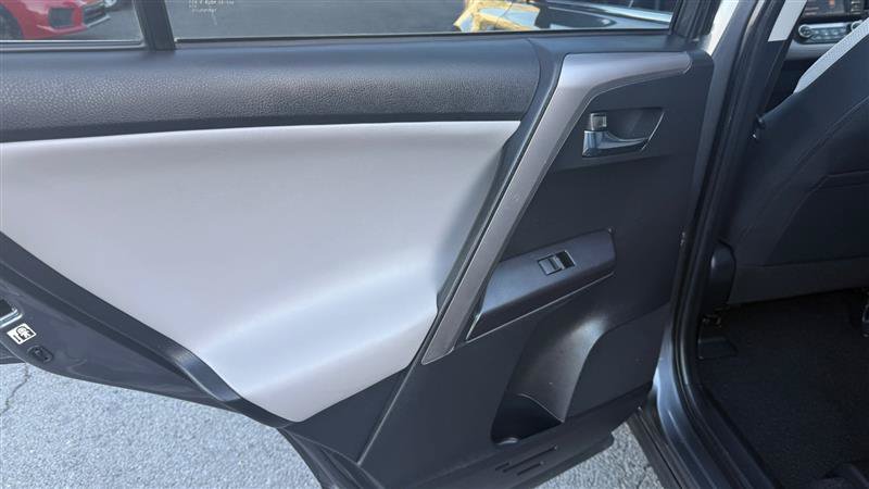 Used 2016 Toyota RAV4 XLE FWD image 21