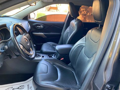 Used 2018 Jeep Cherokee Limited FWD image 31